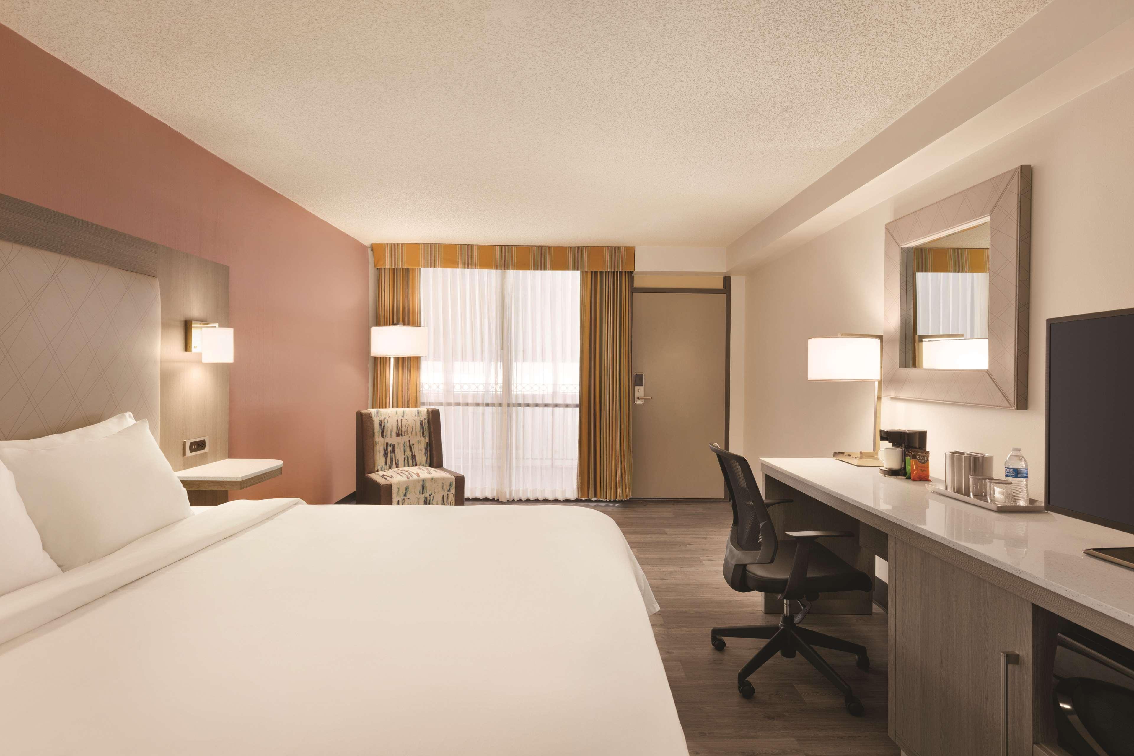 Radisson Hotel Lenexa Overland Park Exterior foto