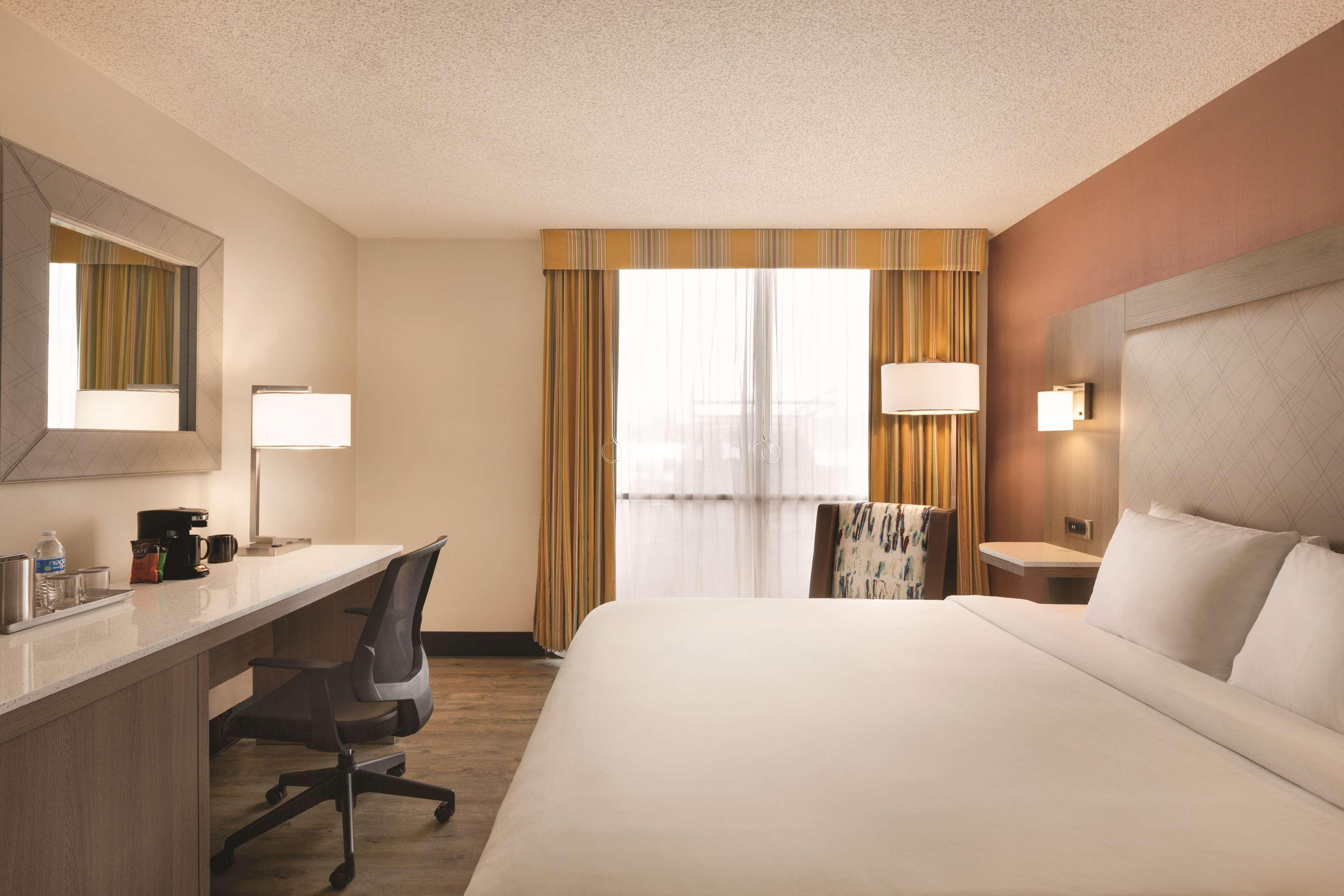 Radisson Hotel Lenexa Overland Park Exterior foto