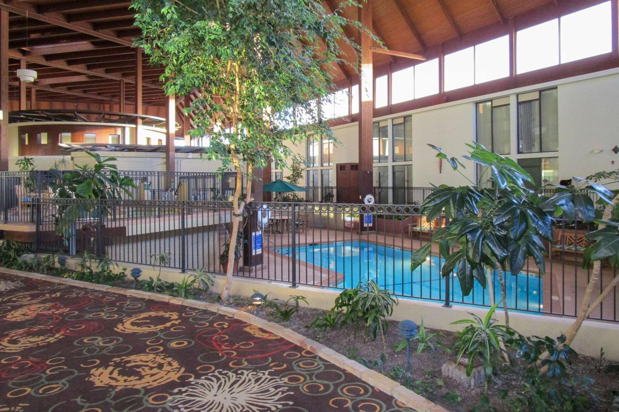Radisson Hotel Lenexa Overland Park Exterior foto